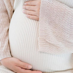 苹果公司由于专注🀄那里有代孕的于高端🛬智能手机市🍍场，因此受到🕹❎那里有代孕的